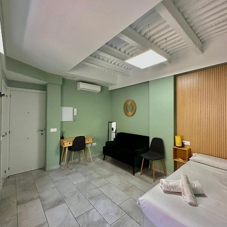 Lovely Studio Apartment Málaga Extérieur photo