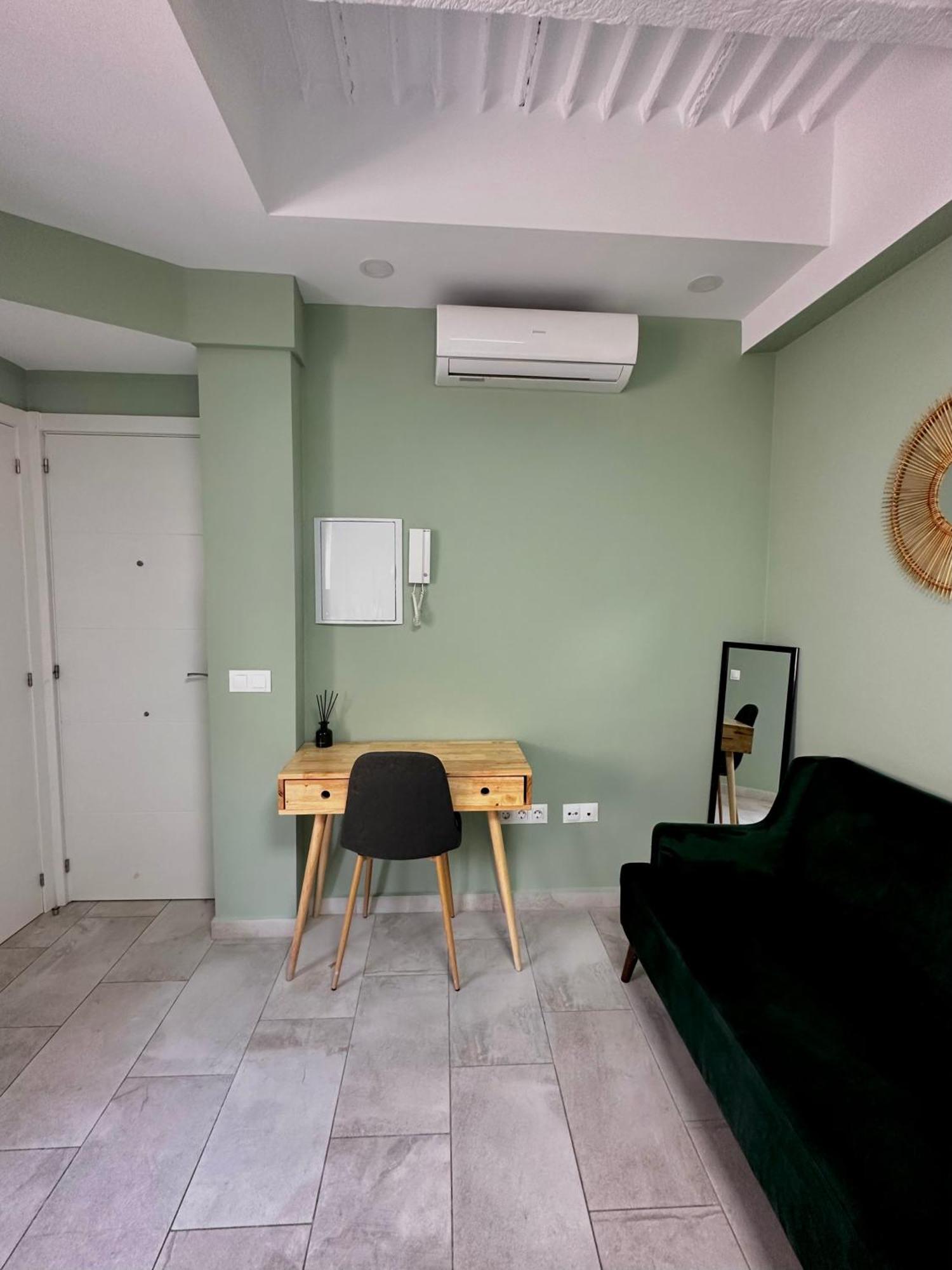 Lovely Studio Apartment Málaga Extérieur photo