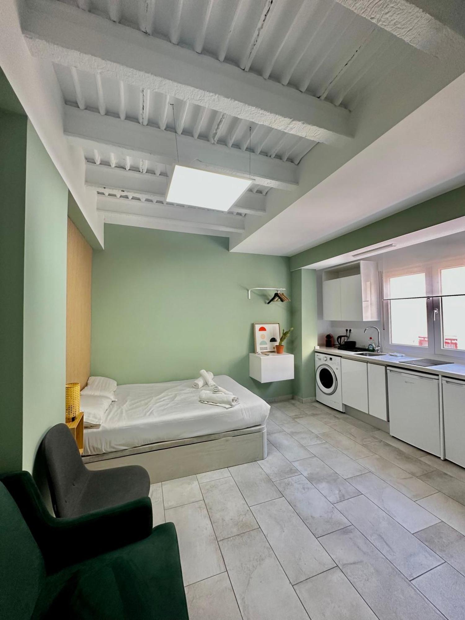 Lovely Studio Apartment Málaga Extérieur photo