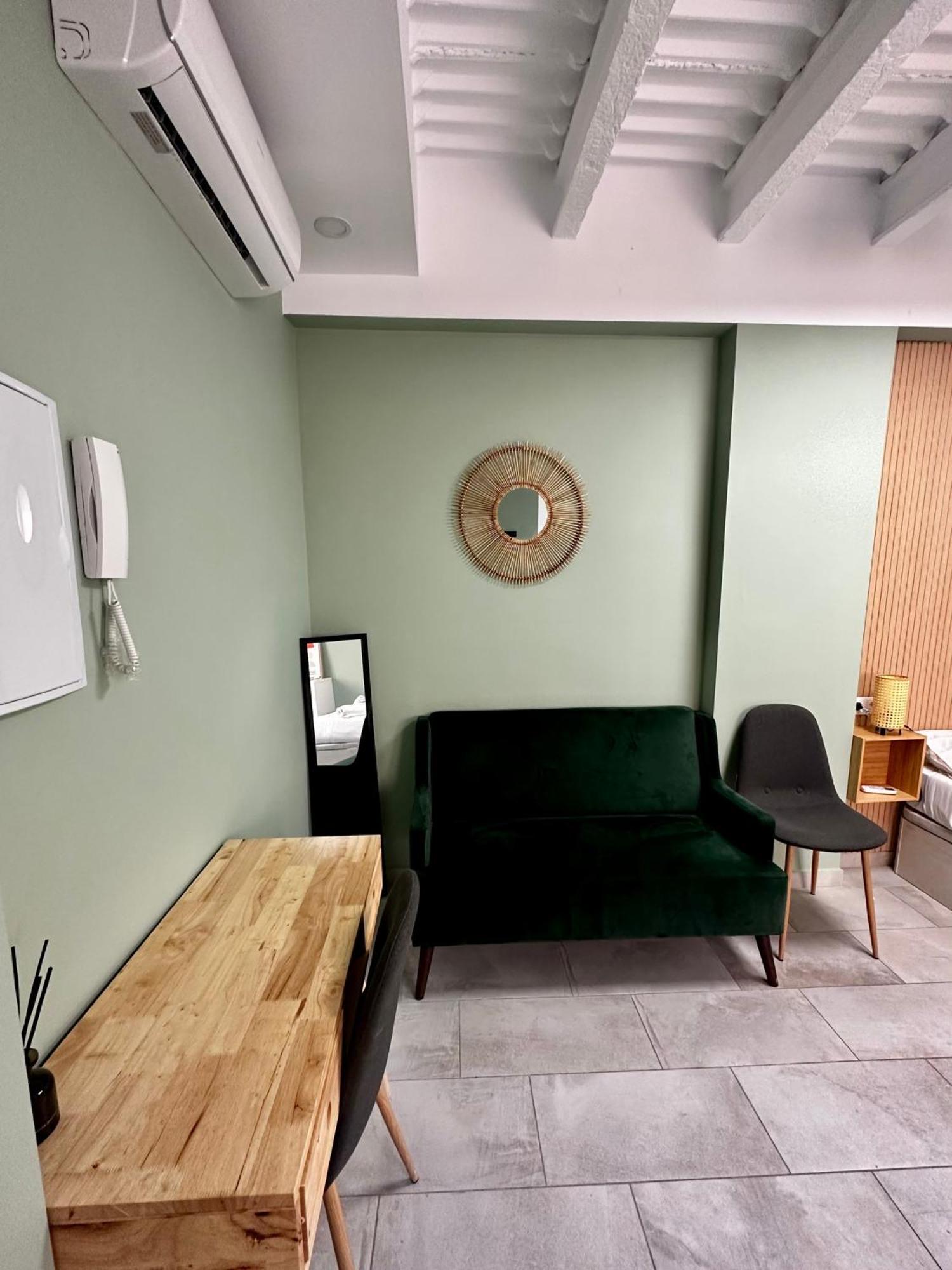 Lovely Studio Apartment Málaga Extérieur photo