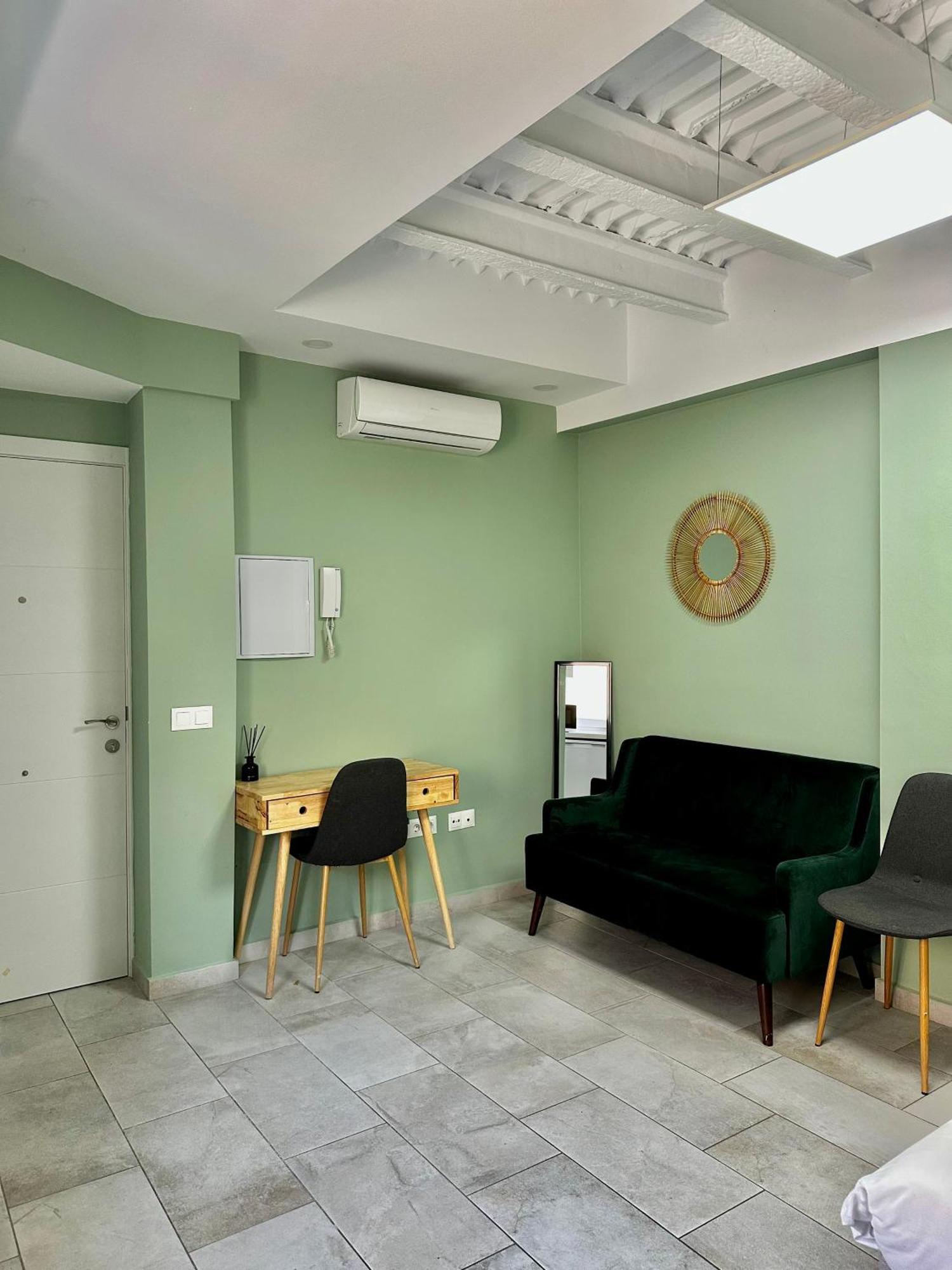 Lovely Studio Apartment Málaga Extérieur photo